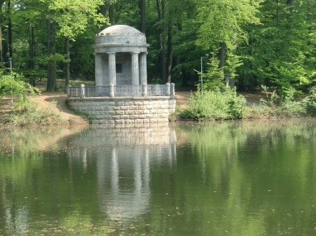 Krefeld-Bockum : Hüttenallee, Krefelder Stadtwald, Deuß-Tempel und Weiher